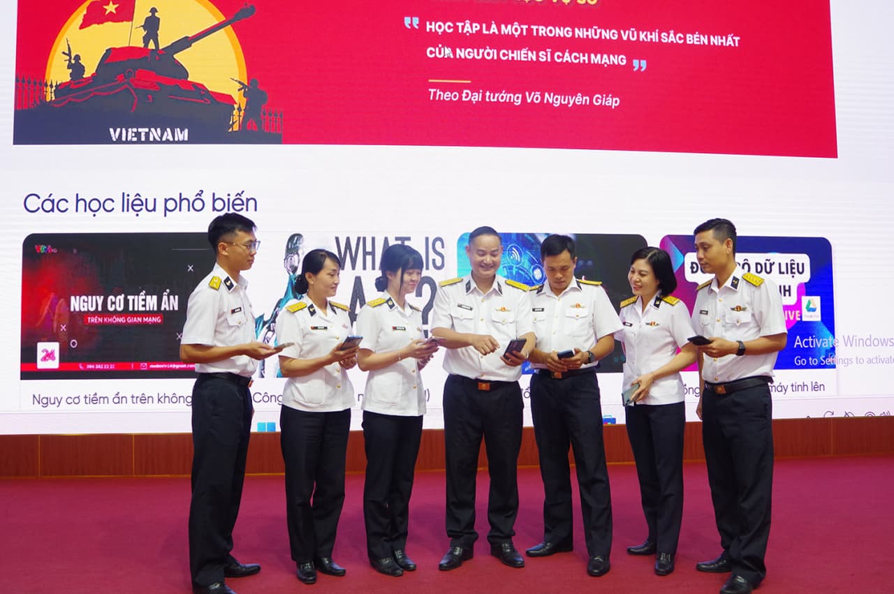 Vùng 2 Hải quân hướng dẫn học tập và kiểm tra kỹ năng số