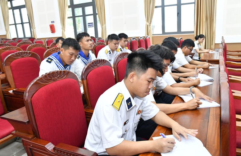 Bế mạc lớp bồi dưỡng lý luận chính trị tại Trung tâm Huấn luyện Vùng 2