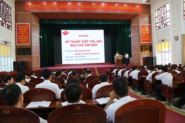 Vùng 2 Hải quân khai mạc lớp tập huấn thông tin viên năm 2025