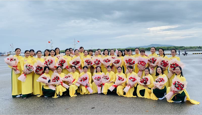 Vùng 2: Chấm điểm Cuộc thi ảnh “Áo dài bên cánh sóng”