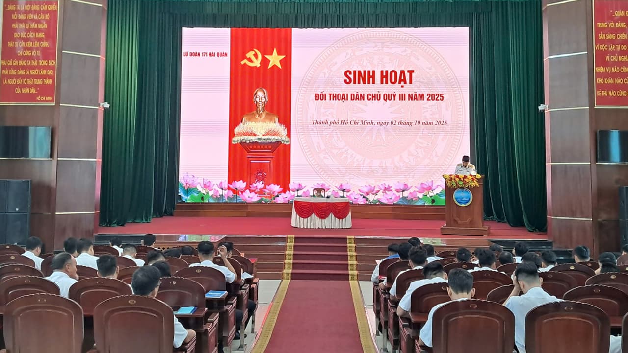 Lữ đoàn 171 đối thoại dân chủ với cán bộ, chiến sĩ