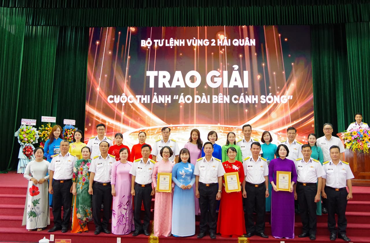 Vùng 2  tổ chức gặp mặt, giao lưu và đồng diễn áo dài