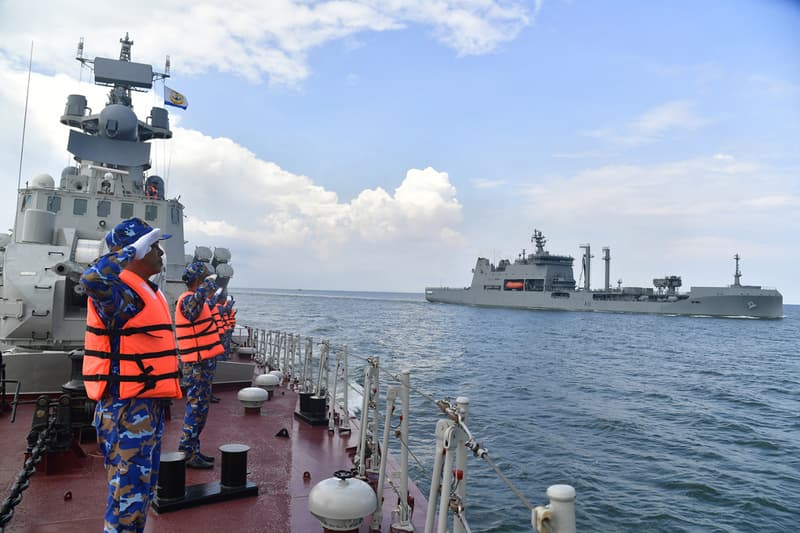 Tàu 379 luyện tập chung với tàu HMNZS Aotearoa Hải quân Hoàng gia New Zealand