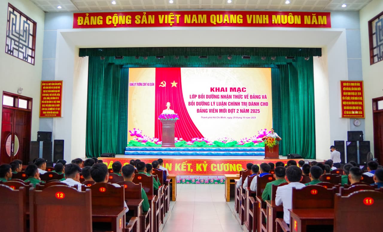 Trường Cao đẳng Kỹ thuật Hải quân bồi dưỡng lý luận chính trị cho đảng viên mới
