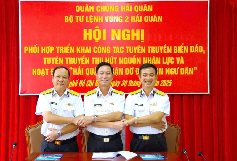 Vùng 2 Hải quân phối hợp triển khai công tác tuyên truyền biển đảo và thu hút nguồn nhân lực