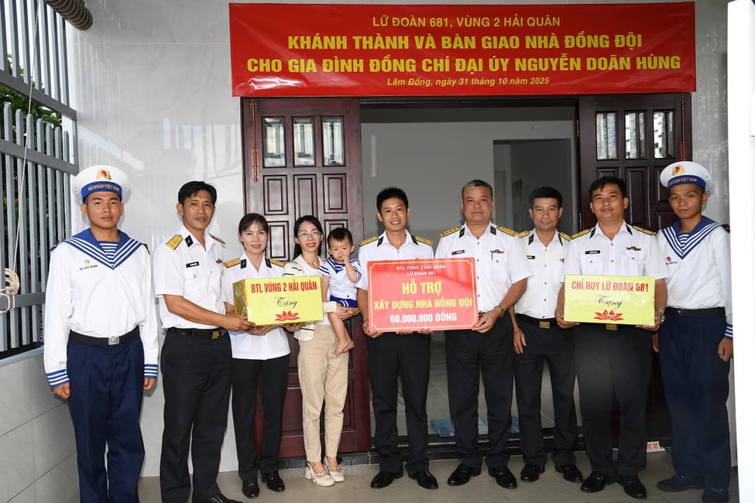 Lữ đoàn 681 bàn giao nhà đồng đội cho quân nhân