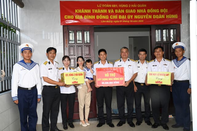 Lữ đoàn 681 bàn giao nhà đồng đội cho quân nhân