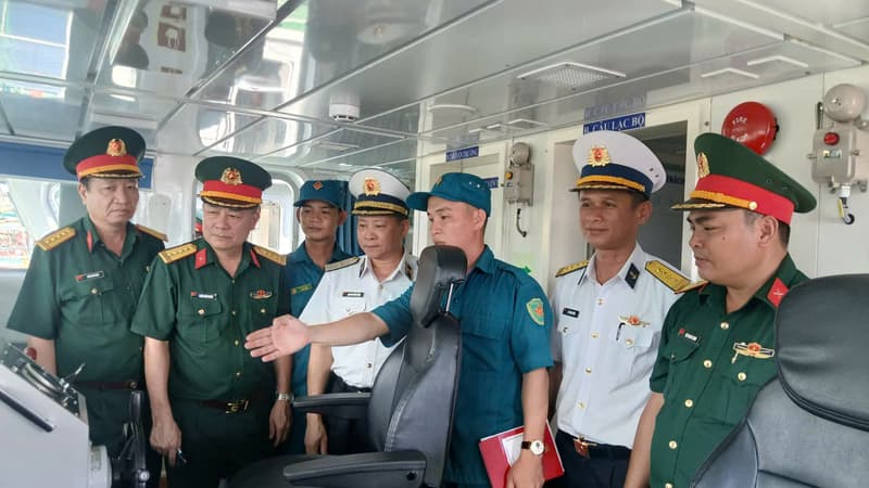 Bộ Tham mưu Hải quân kiểm tra huấn luyện Hải đội Dân quân thường trực