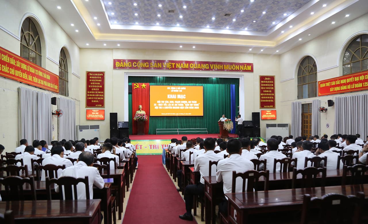 Lữ đoàn 125 khai mạc Hội thi tàu, kho trạm chính quy mẫu mực, an toàn; xe-máy tốt, lái xe an toàn