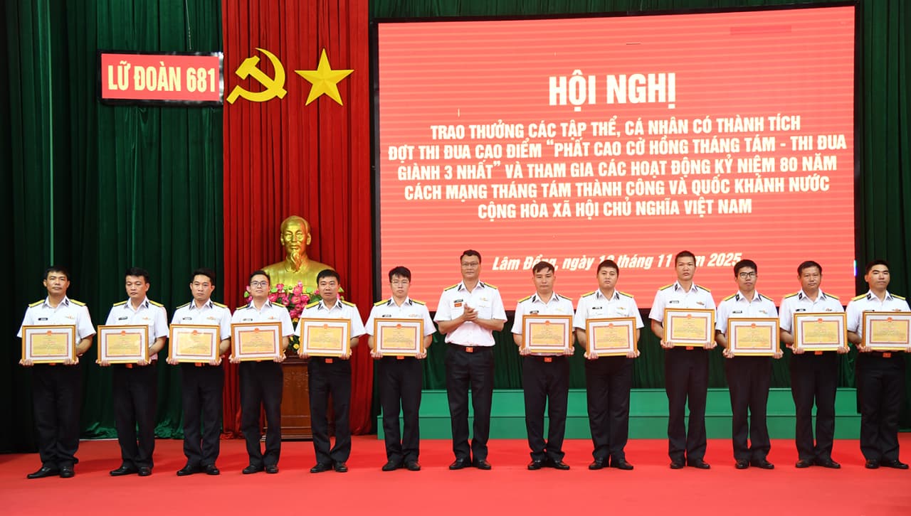 Lữ đoàn 681 khen thưởng tập thể, cá nhân có thành tích xuất sắc trong phong trào thi đua