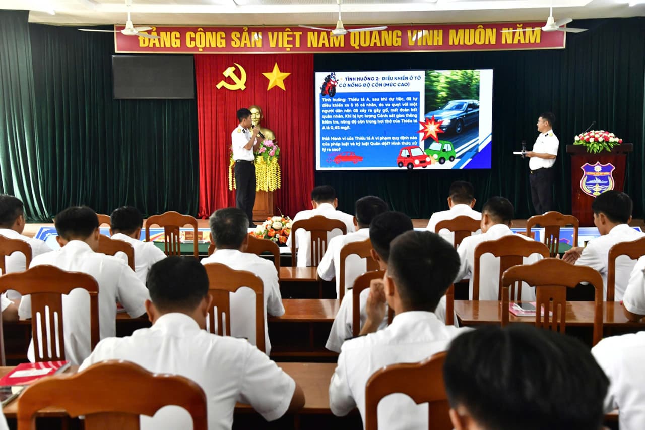Lữ đoàn 167 tuyên truyền Luật An toàn giao thông bằng hình thức sân khấu hóa