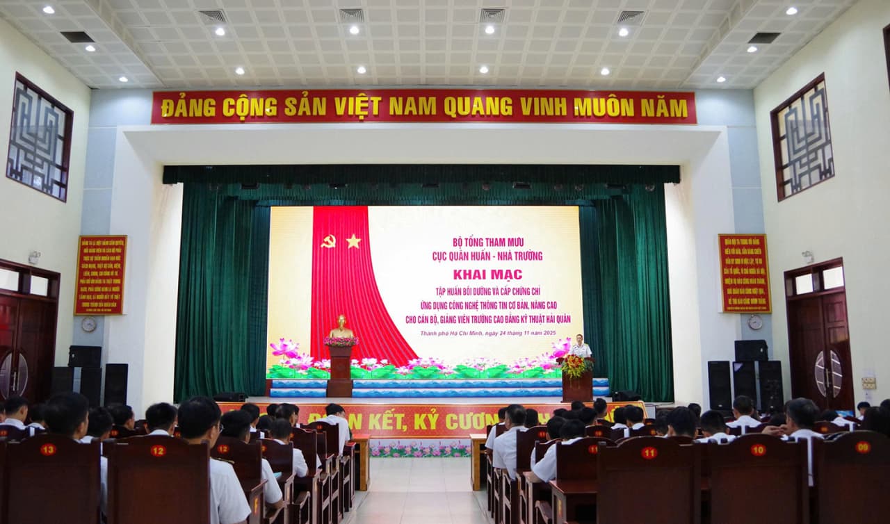 Trường Cao đẳng Kỹ thuật Hải quân bồi dưỡng tin học cho cán bộ, giảng viên