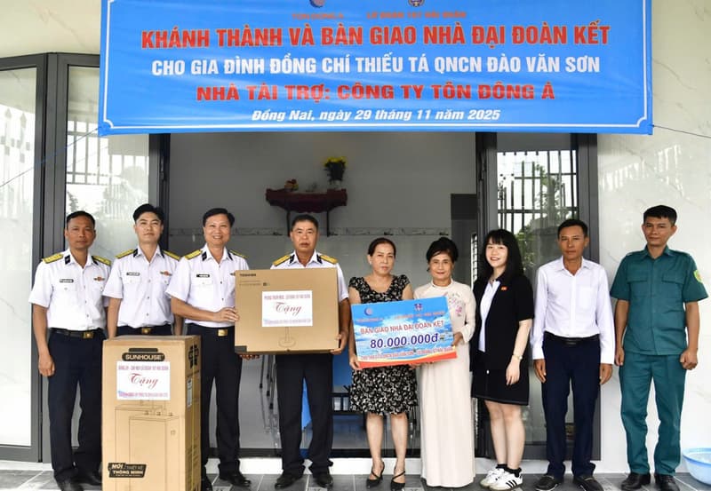 Lữ đoàn 167 bàn giao nhà đại đoàn kết