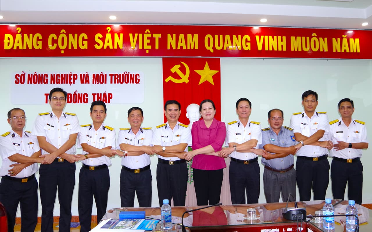 Vùng 2 Hải quân nắm tình hình phối hợp tuyên truyền biển đảo