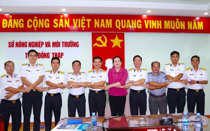 Vùng 2 Hải quân nắm tình hình phối hợp tuyên truyền biển đảo