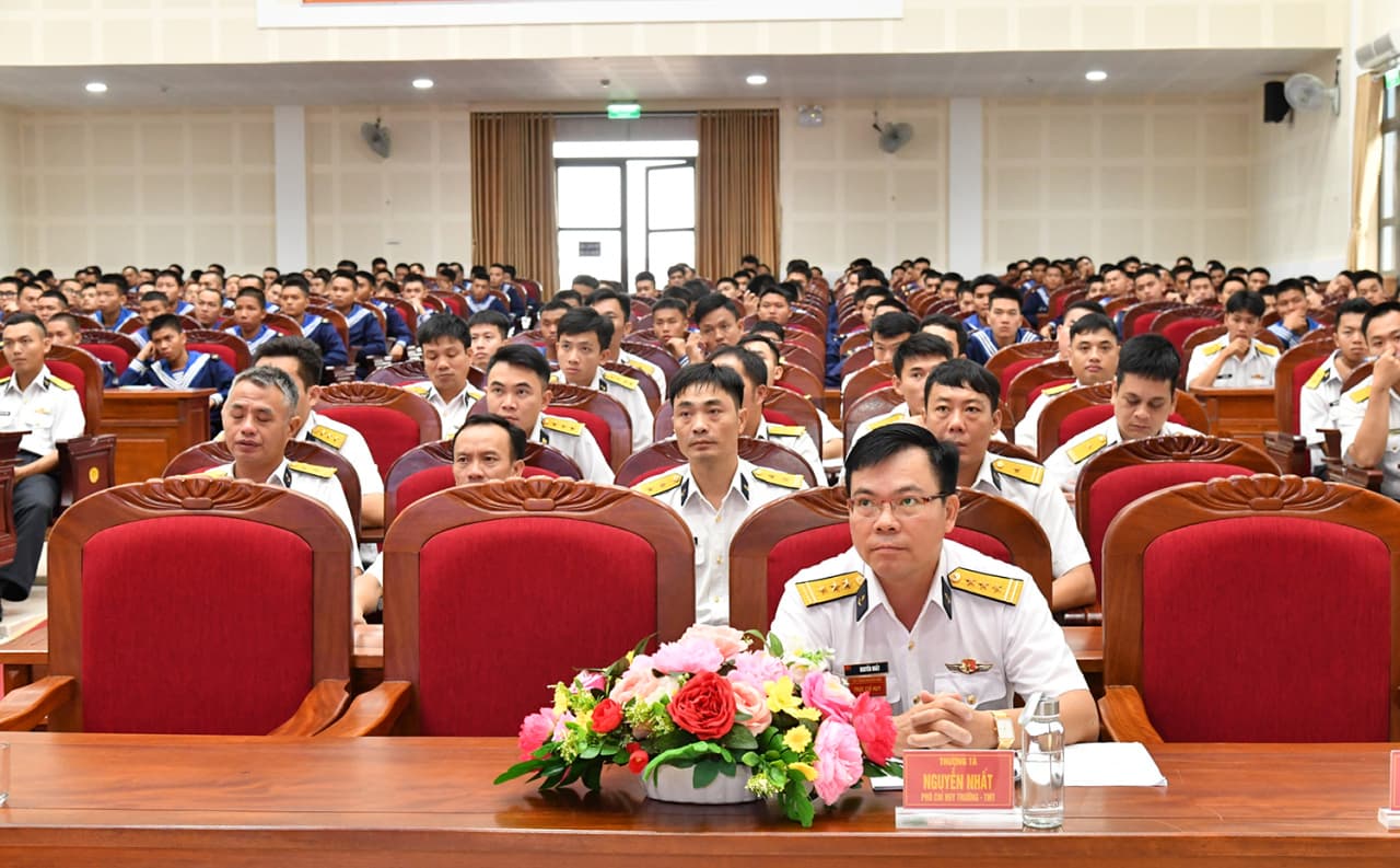 Trung tâm Huấn luyện Vùng 2 tổ chức sinh hoạt chính trị tư tưởng