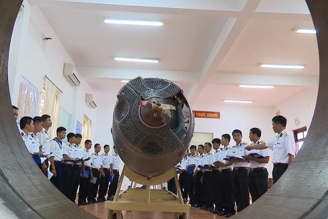 Huấn luyện dã ngoại ở Lữ đoàn 681 Hải quân