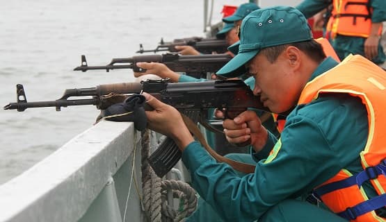 Các đơn vị tự vệ biển phía Bắc kiểm tra bắn đạn thật trên biển