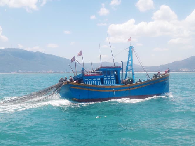 Đi biển mùa mưa bão, ngư dân cần lưu ý gì?