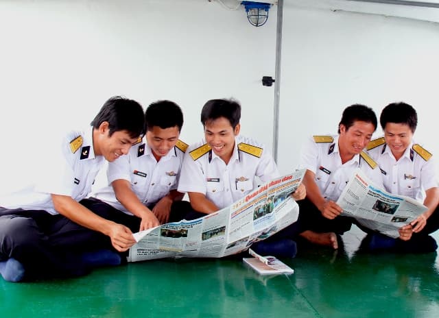 Trung đoàn 196 Hải quân linh hoạt trong đột phá giáo dục chính trị