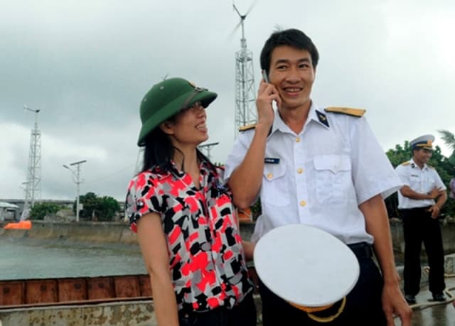 Tình yêu sau cánh sóng của chàng hải quân nơi bờ cõi