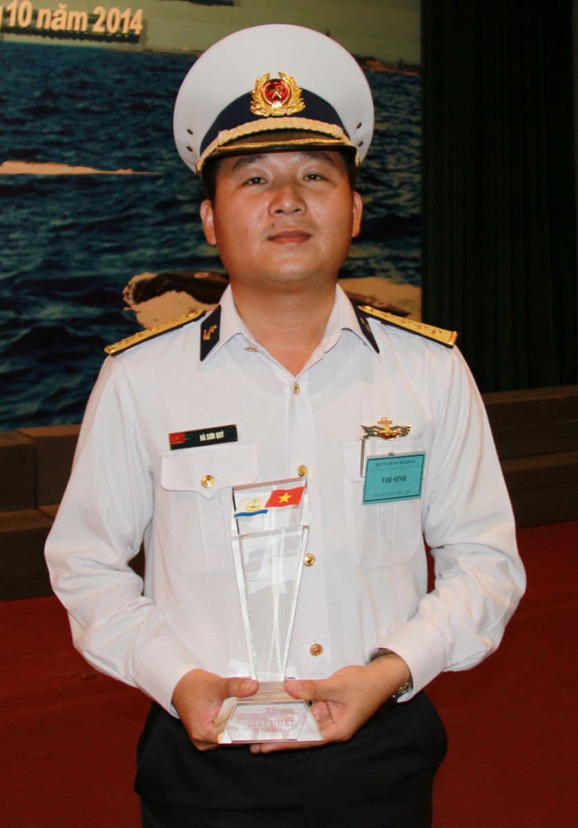 Người đạt giải nhất thuyền trưởng tàu chiến đấu  