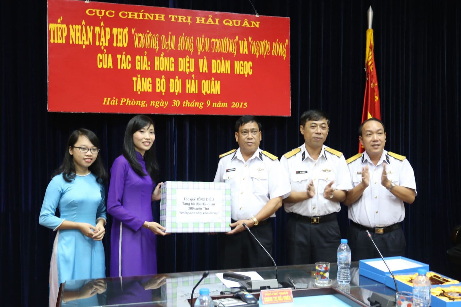 Cục Chính trị Hải quân: Tiếp nhận thơ tặng bộ đội Hải quân