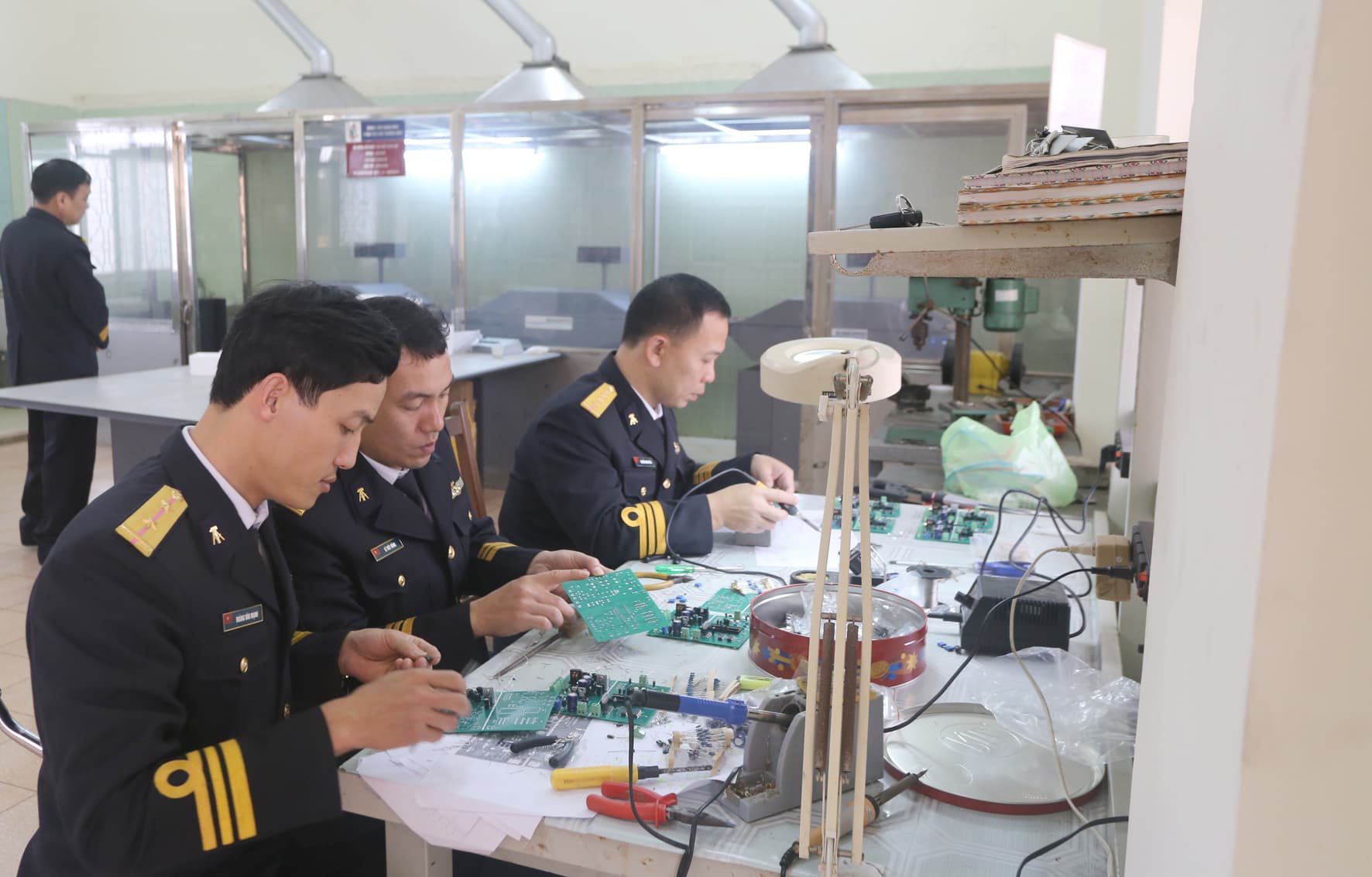 Nhà máy X56 Hải quân: Đảm bảo tốt khí tài đặc chủng cho các đơn vị