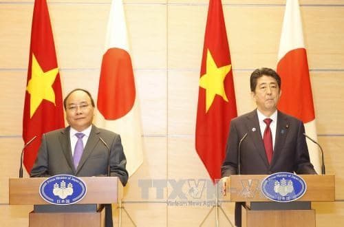 Thủ tướng Nguyễn Xuân Phúc và Thủ tướng Nhật bản ShinzoAbe chủ trì hội đàm và họp báo chung 