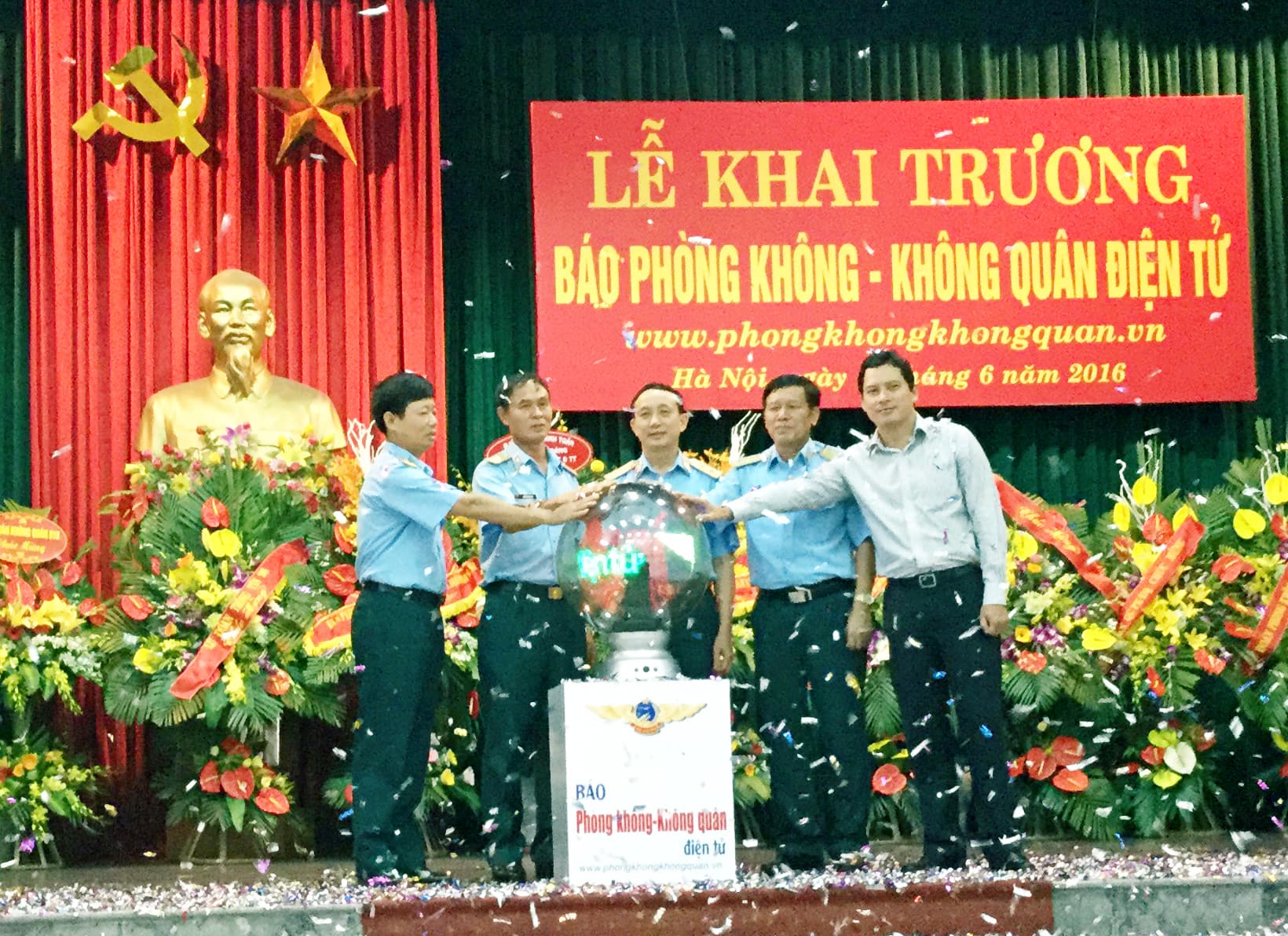 Khai trương Báo Phòng không-Không quân điện tử