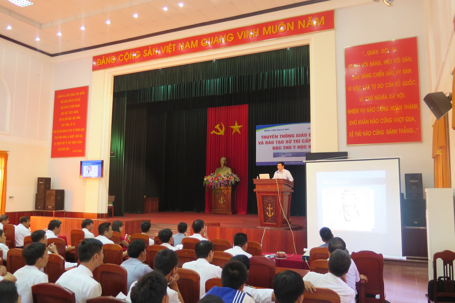 Viện Y học Hải quân khai giảng lớp y tá Khóa 50
