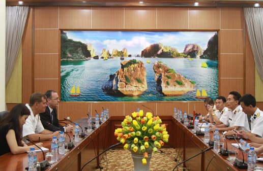 Tiếp đoàn Tùy viên Hải quân Hoa Kỳ