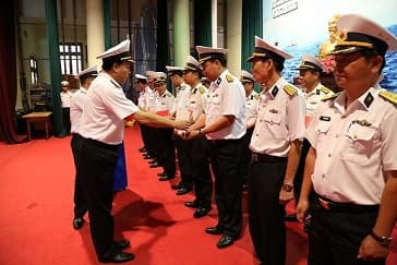 Trao chứng nhận nâng ngạch chức danh sĩ quan chuyên môn-kỹ thuật-nghiệp vụ