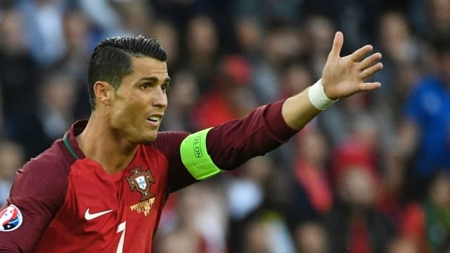 Ronaldo đá hỏng penalty, Bồ Đào Nha hòa Áo 0-0