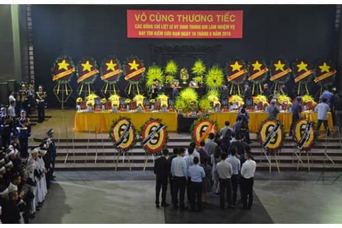 Tổ chức trọng thể tang lễ 9 liệt sĩ hy sinh trong khi thực hiện nhiệm vụ bay tìm kiếm cứu nạn