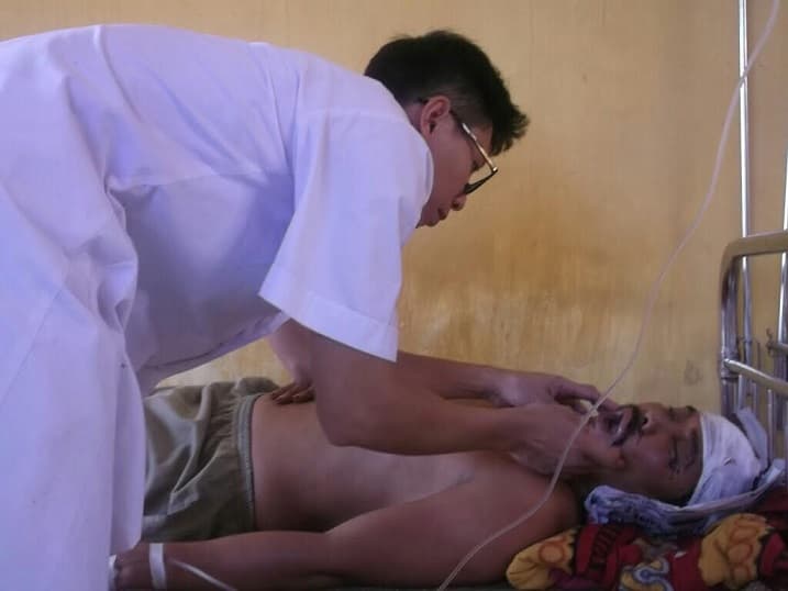 Bệnh xá đảo Phan Vinh cấp cứu kịp thời ngư dân bị nạn