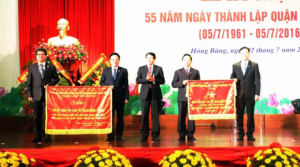 Quận Hồng Bàng, TP.Hải Phòng nhận cờ thi đua của Thủ tướng Chính phủ