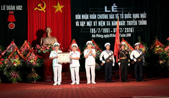 Lữ đoàn Thông tin 602 đón nhận Huân chương Bảo vệ Tổ quốc hạng Nhất