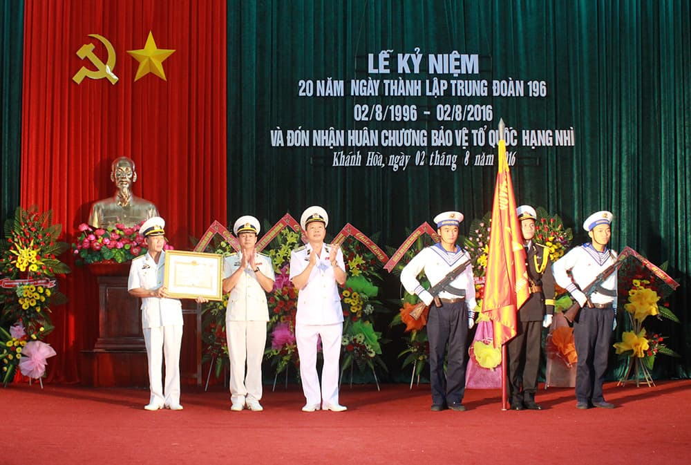 Trung đoàn 196 đón nhận Huân chương Bảo vệ Tổ quốc hạng Nhì