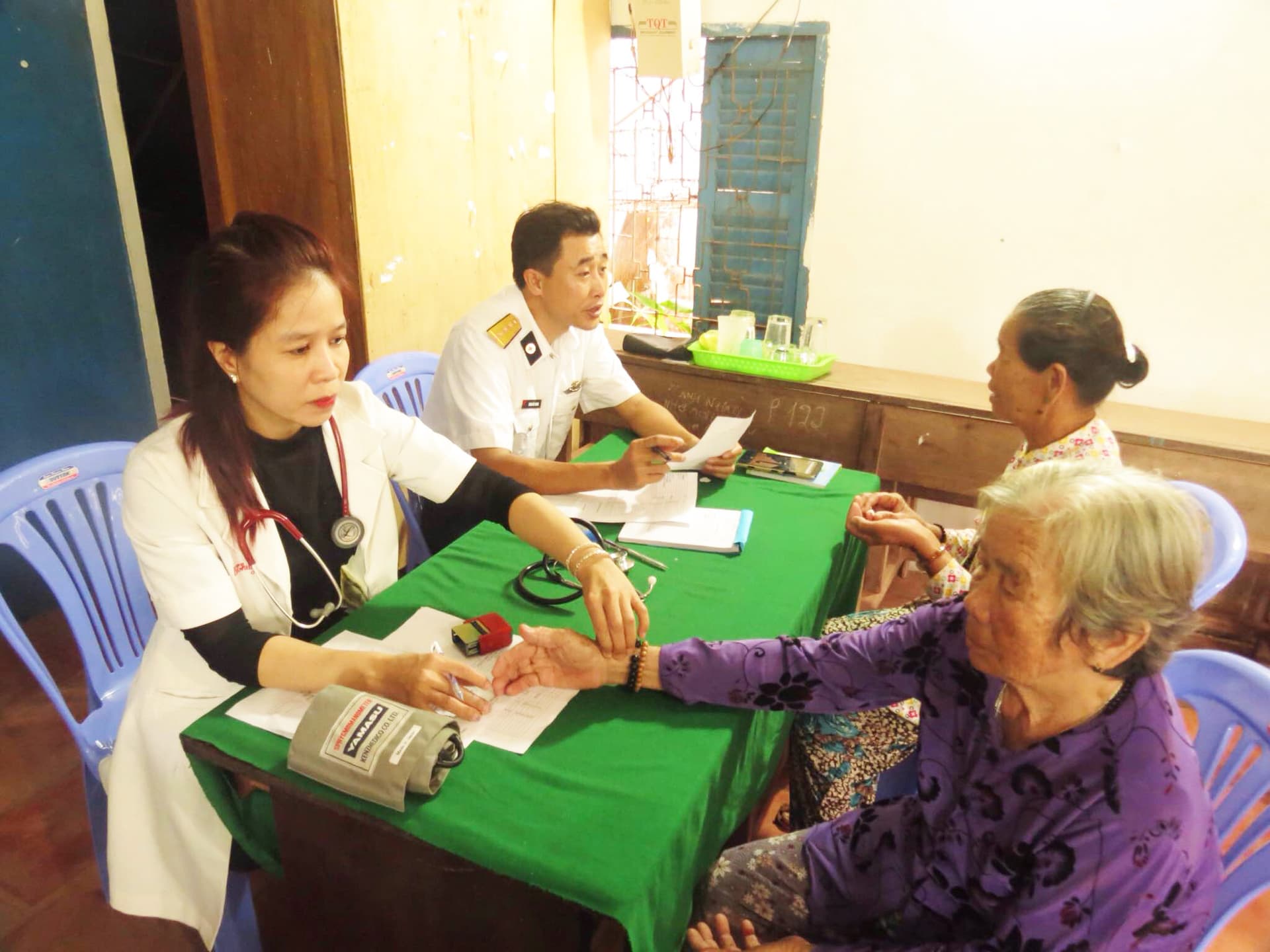 Chương trình &quot;Tiếp sức cộng đồng với tấm lòng thầy thuốc&quot;