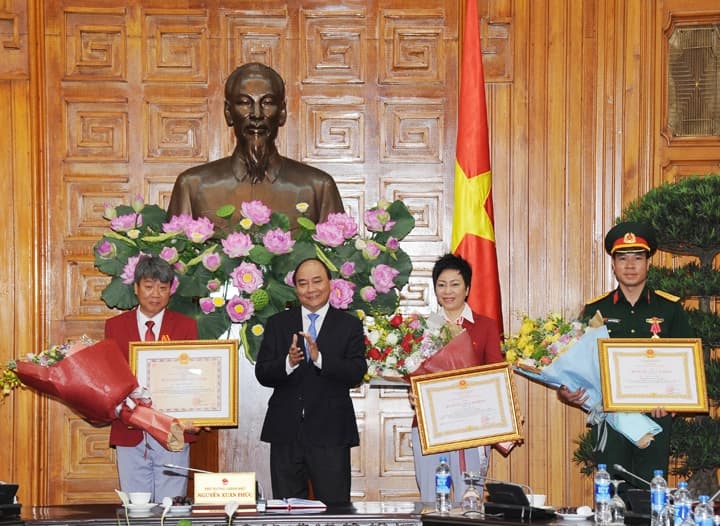 Thủ tướng Nguyễn Xuân Phúc gặp gỡ, chúc mừng Đoàn thể thao Việt Nam dự Ô-lim-pích Ri-ô 2016