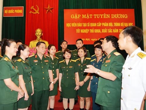Bộ Quốc phòng: Gặp mặt, tuyên dương học viên đào tạo sĩ quan cấp phân đội trình độ đại học tốt nghiệp thủ khoa, xuất sắc năm 2016