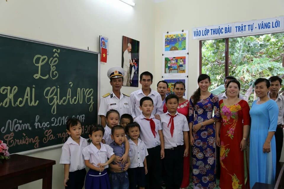 Khai giảng năm học mới ở huyện đảo Trường Sa