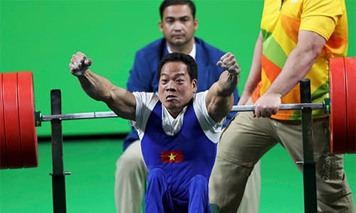 PARALYMPIC 2016: Vận động viên cử tạ Lê Văn Công giành Huy chương vàng, phá kỉ lục thế giới