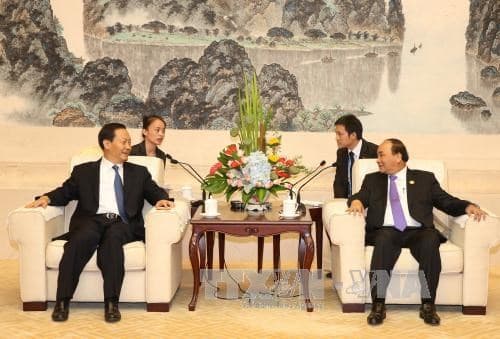 Thủ tướng Nguyễn Xuân Phúc tiếp Bí thư Đảng ủy Khu tự trị dân tộc Choang, Quảng Tây, Trung Quốc