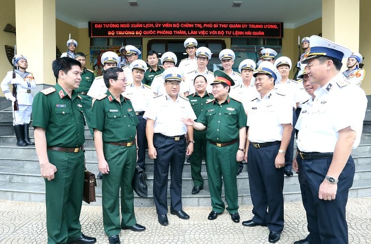 Bộ trưởng Bộ Quốc phòng thăm và làm việc tại Bộ Tư lệnh Hải quân