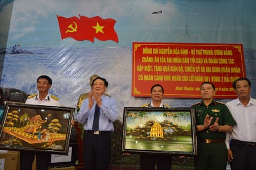 Đoàn cán bộ Tòa án nhân dân tối cao thăm Lữ đoàn 681 Vùng 2 Hải quân