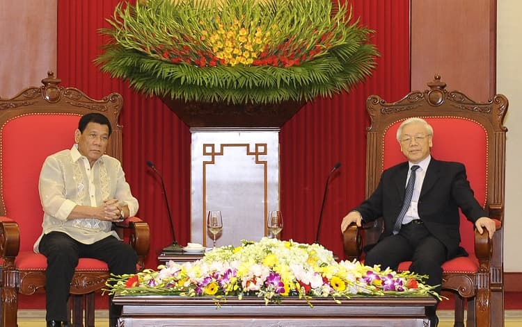 Tổng Bí thư Nguyễn Phú Trọng tiếp; Chủ tịch nước Trần Đại Quang đón, hội đàm; Thủ tướng Nguyễn Xuân Phúc hội kiến Tổng thống Phi-li-pin R.Đu-téc-tê