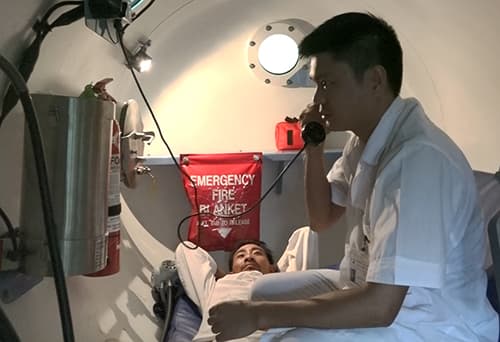 Viện Y học Hải quân cấp cứu ngư dân mắc bệnh giảm áp cấp tính típ 2