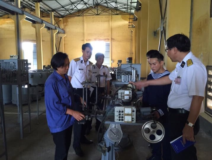 Căn cứ 696 thi tàu, xe, kho, trạm tốt và Hội thao huấn luyện giỏi